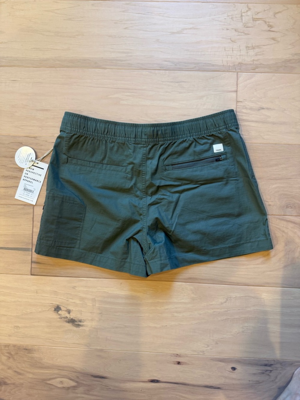 Vuori Women's Army Green Performance Drawcord Shorts - new with tags - Picture 2 of 4